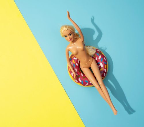 A Barbie baba imádjuk és elátkozzuk