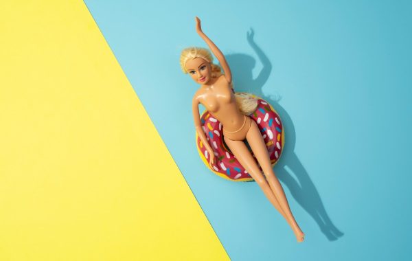 A Barbie baba imádjuk és elátkozzuk